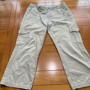 TOMMY HILFIGER Vintage Cropped Cargo Khaki, Size 10